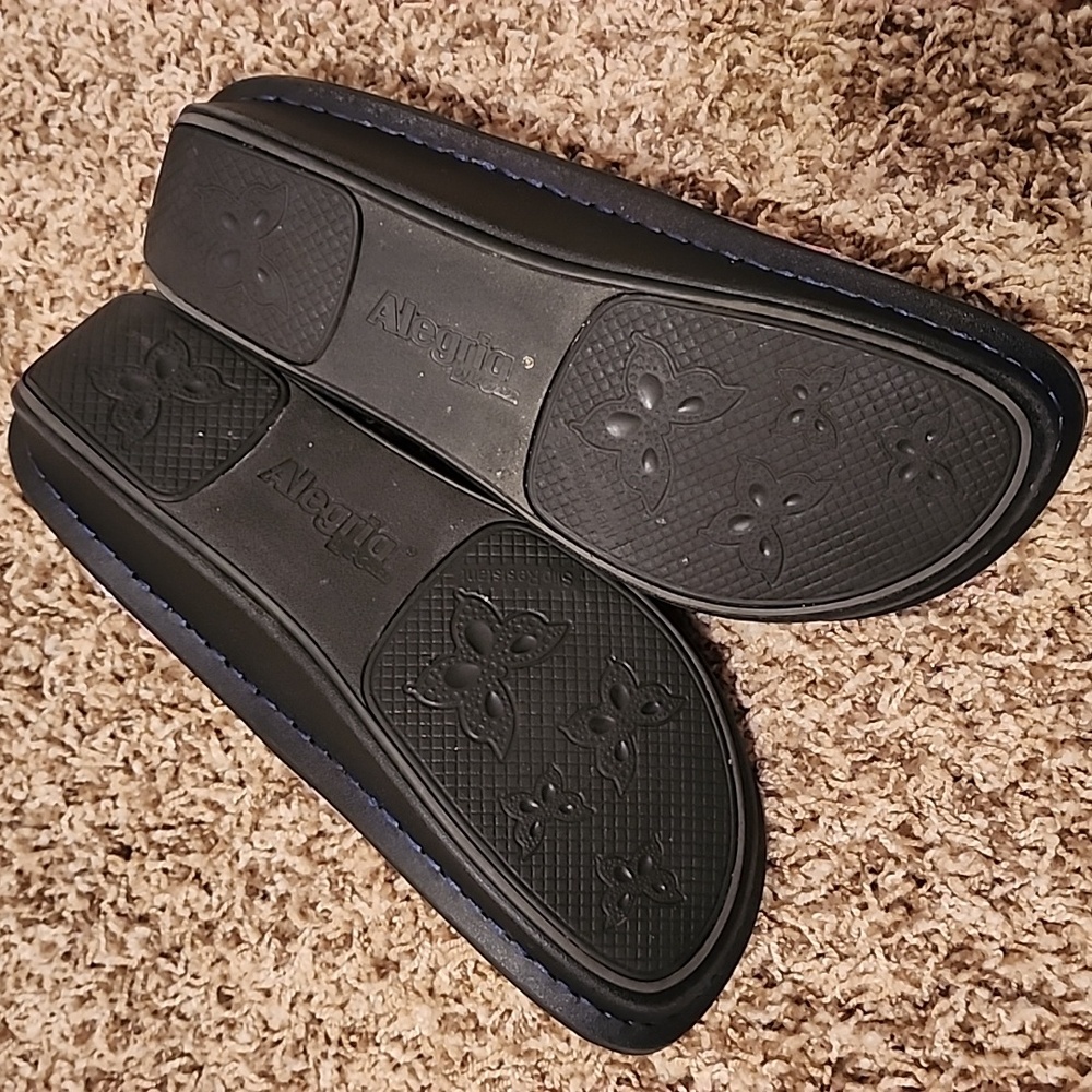 Shoes - Picture 2 of 3